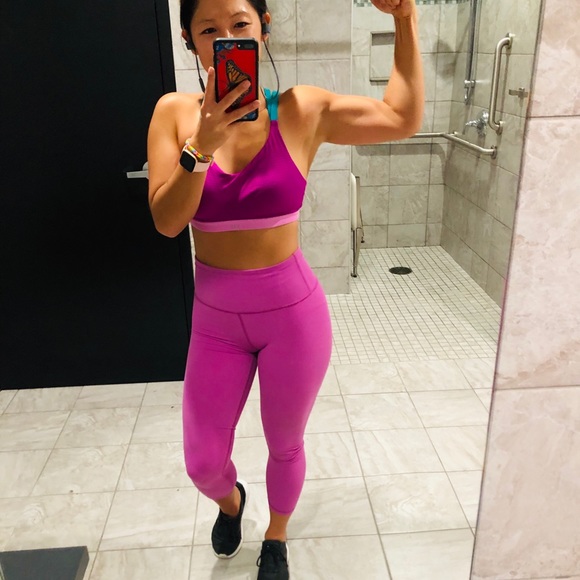 Meet your Posher, Jessi 💛🦄💛 - Picture 2 of 9